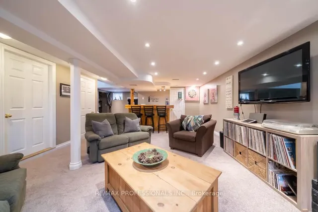 Additional image 22 of 82 Colonial Ave