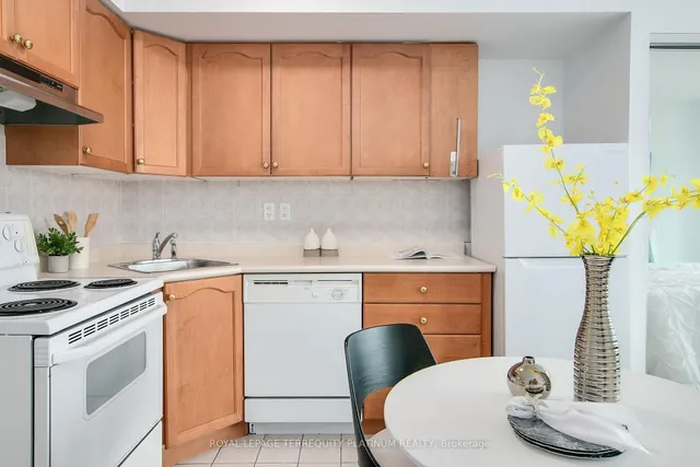 Additional image 3 of 650 Queens Quay Unit 1206