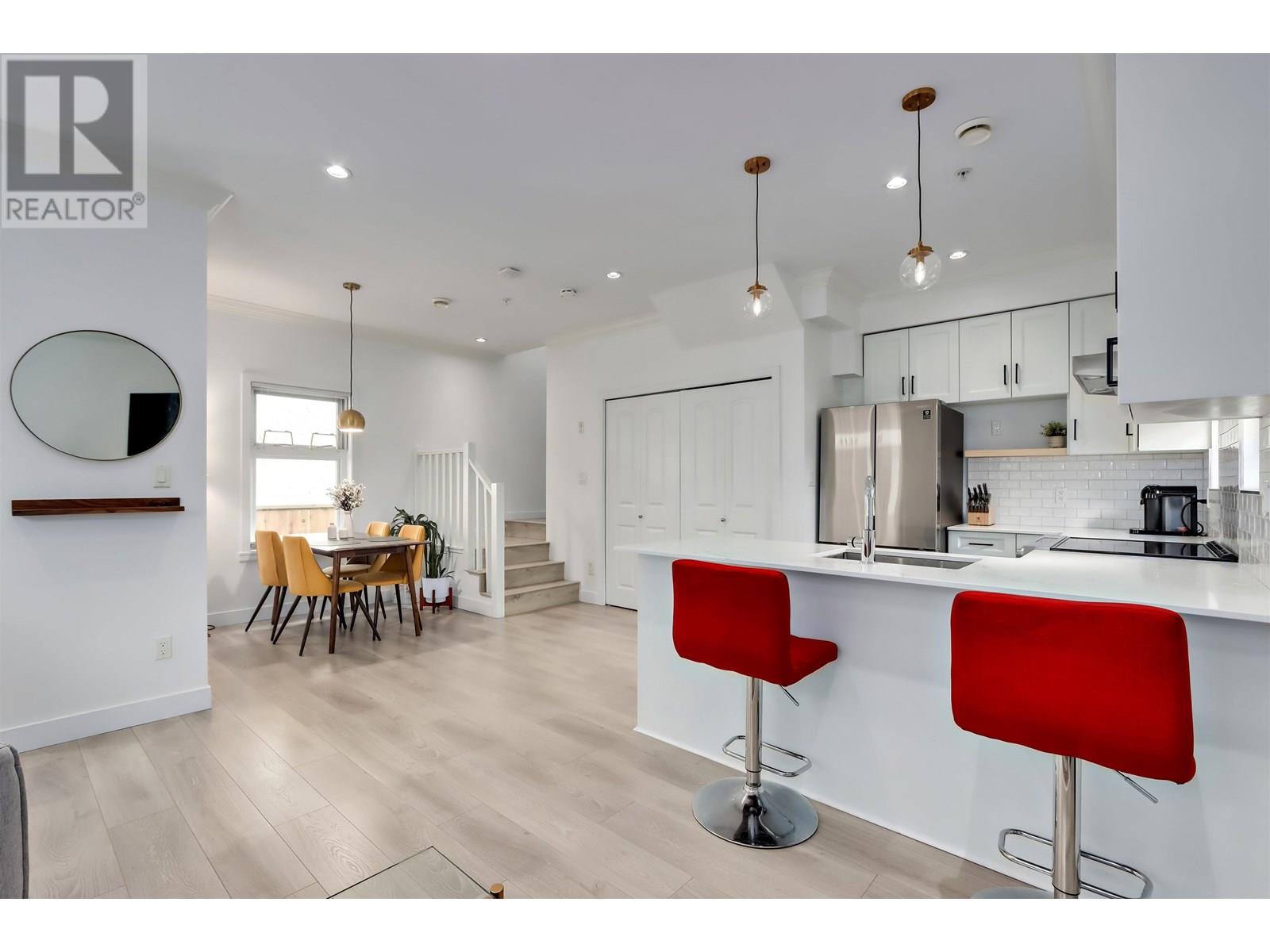 4132 COMMERCIAL STREET|Vancouver, British Columbia V5N4G3