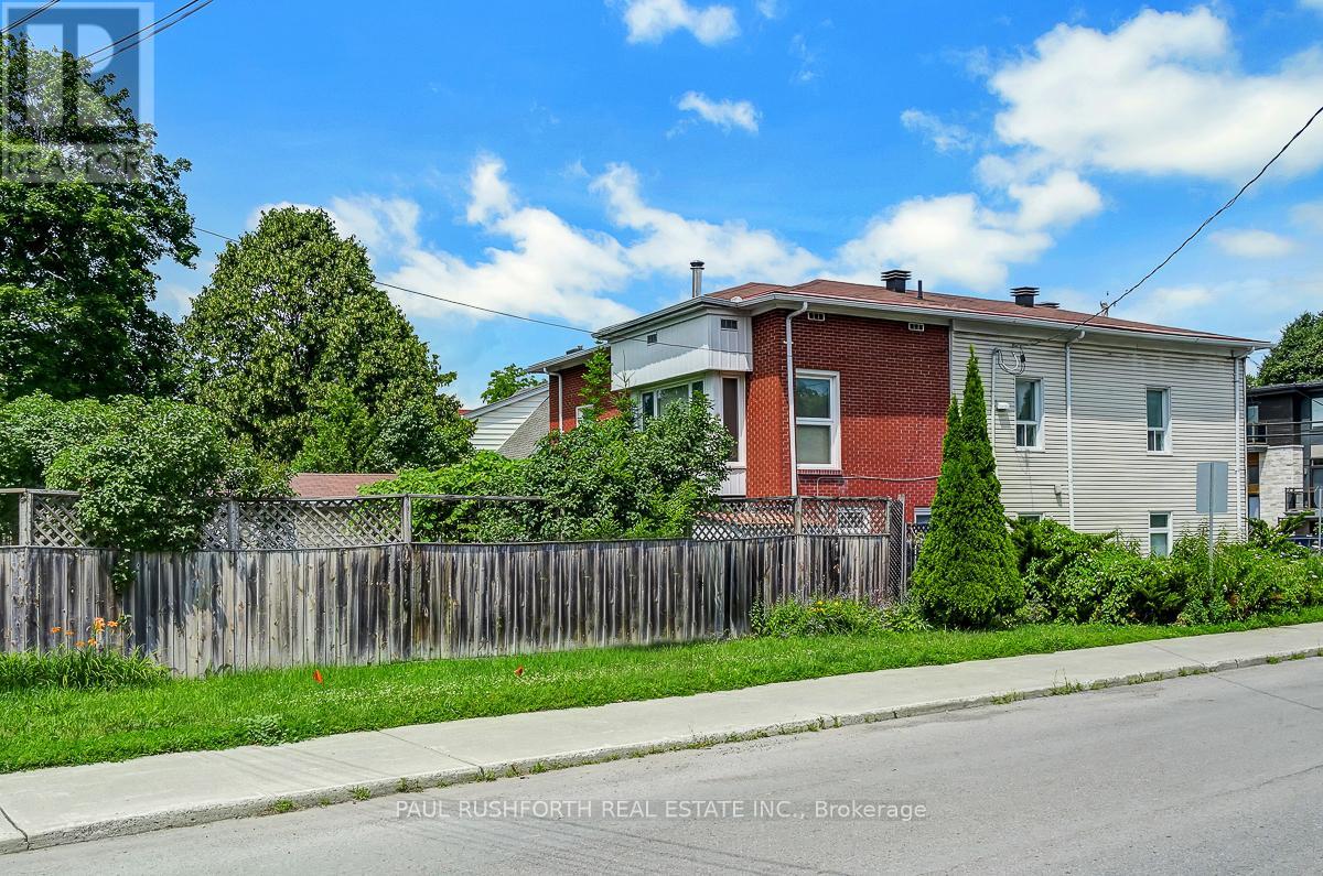 249 IONA STREET|Ottawa, Ontario K1Z6C7