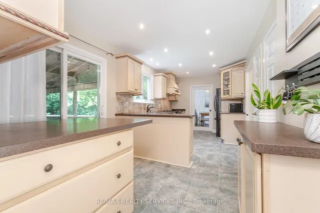 Additional image 19 of 19 Jasper Cres