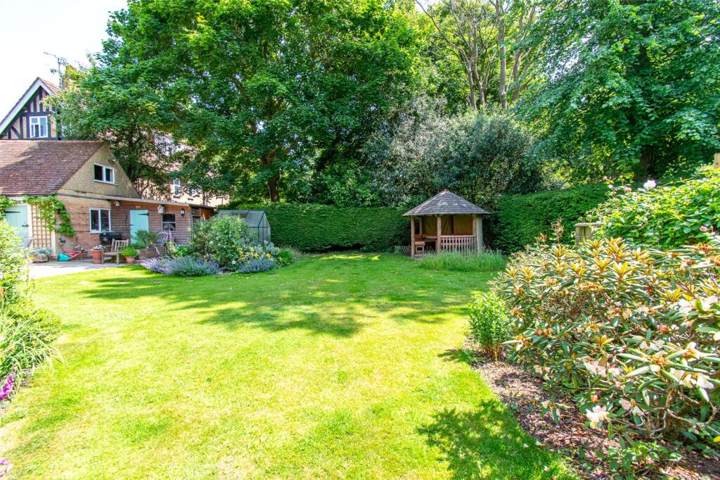 Additional image 25 of Hall Place Gardens, St. Albans, Hertfordshire, AL1