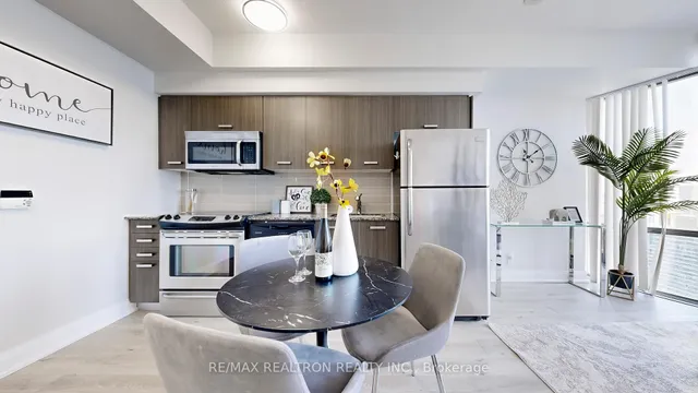 Additional image 15 of 832 Bay St Unit 4109