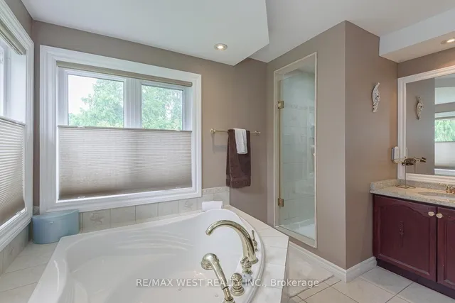 Additional image 32 of 12 Barr Cres