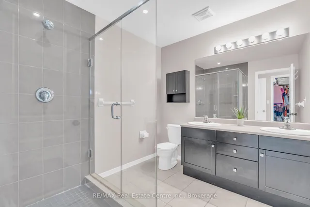 Additional image 30 of 939 Zeller Cres