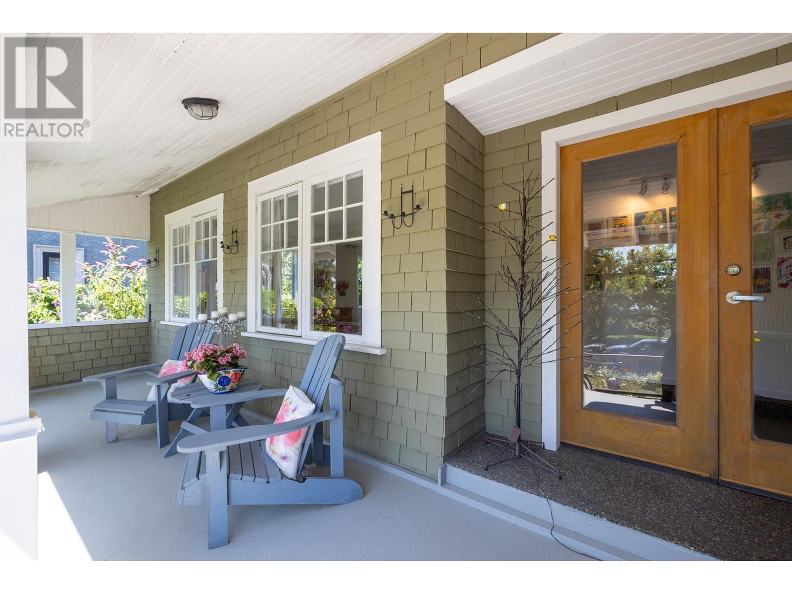 2433 MATHERS AVENUE|West Vancouver, British Columbia V7V2H9