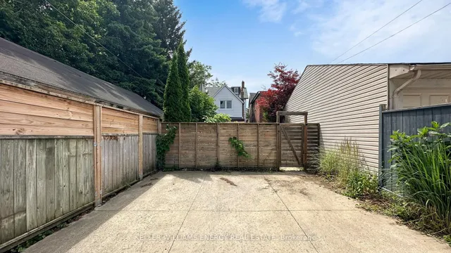 Additional image 40 of 511 Perth Ave