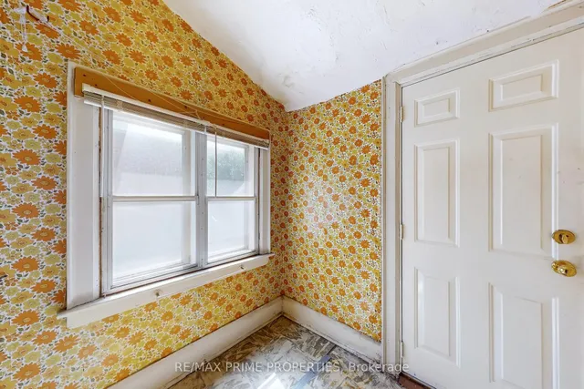 Additional image 12 of 1398 Pape Ave