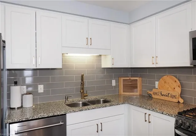 Additional image 16 of 1989 Ottawa St Unit 11