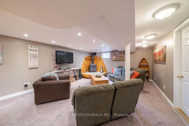 Additional image 21 of 82 Colonial Ave