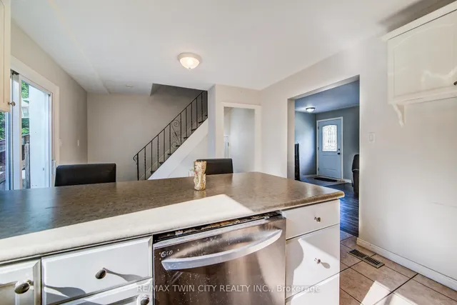 Additional image 10 of 124 Wilfred Ave