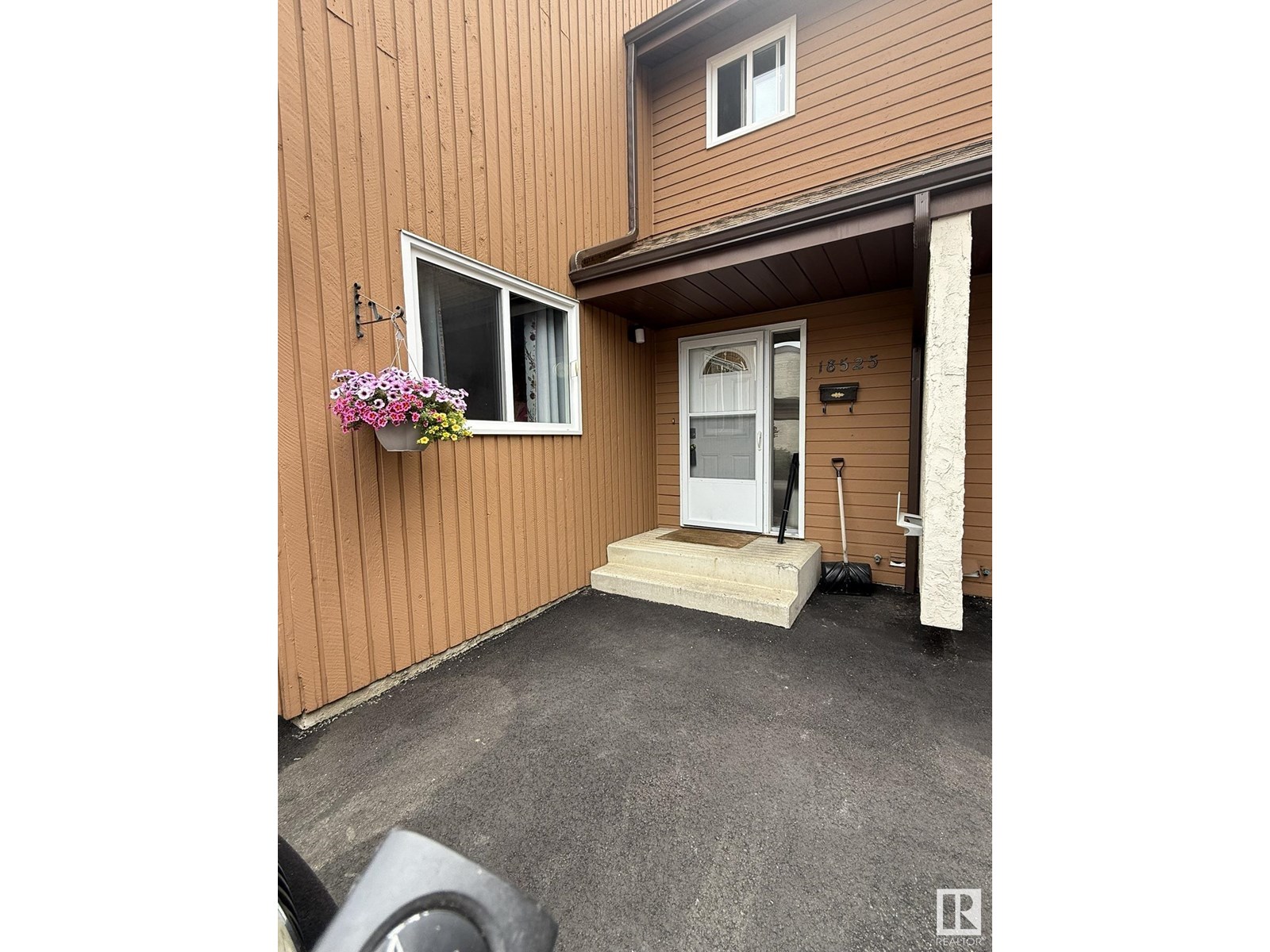 18525 66 AV NW|Edmonton, Alberta T5T2M3