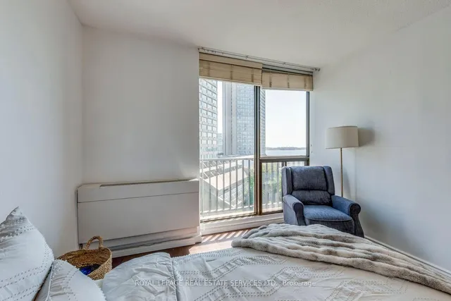Additional image 41 of 33 Harbour Sq Unit 1032