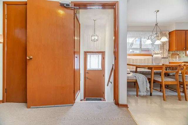 房产图片 33 - 121 Manning Ave