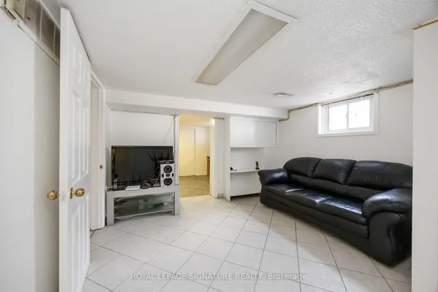 Additional image 23 of 42 Carr St