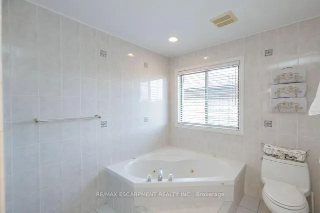 Additional image 21 of 10 Shadeland Cres