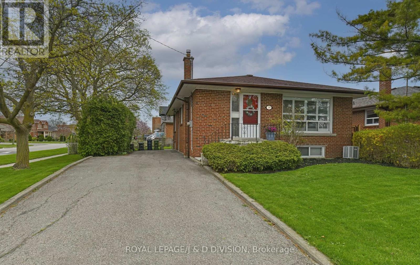 19 BRIAN AVENUE|Toronto (Wexford-Maryvale), Ontario M1R3J1