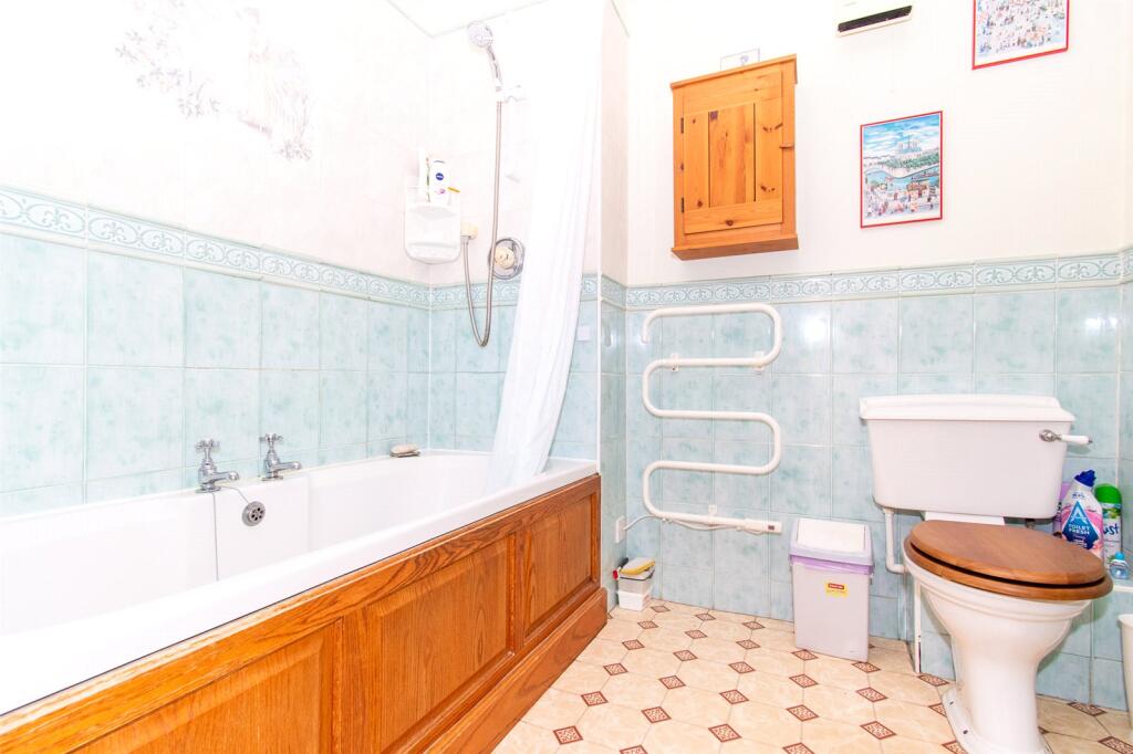 Additional image 18 of Hall Place Gardens, St. Albans, Hertfordshire, AL1