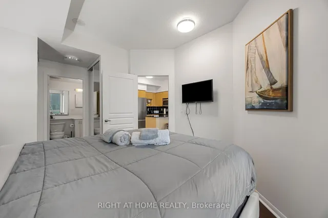 Additional image 13 of 18 Yonge St Unit 3602