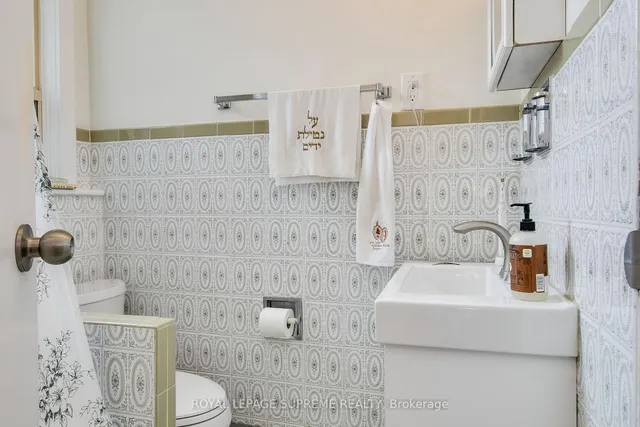 Additional image 28 of 255 Howland Ave