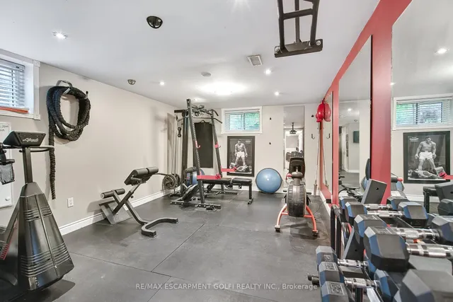 Additional image 28 of 31 Valecrest Ave