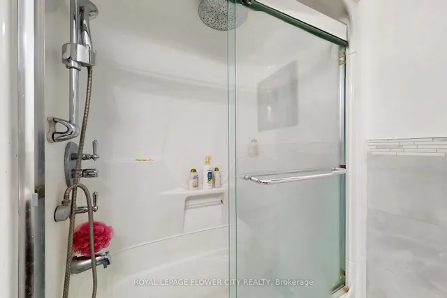 Additional image 22 of 656 Esprit Cres