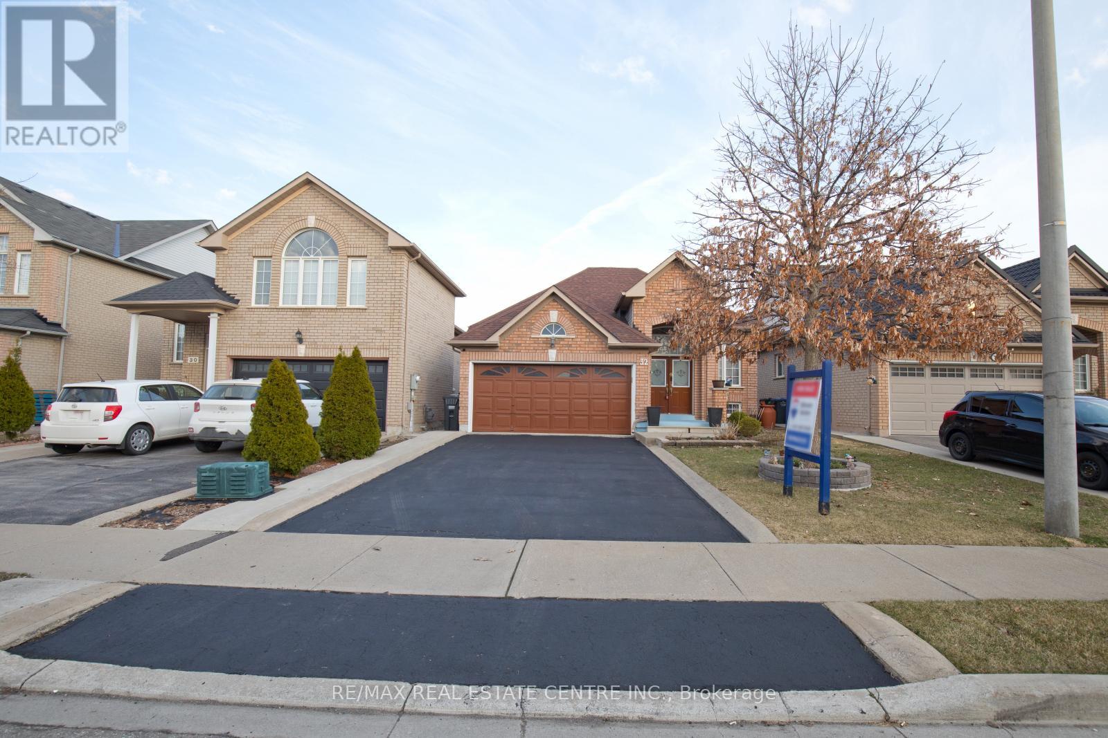 32 PAPPAIN CRESCENT|Brampton (Snelgrove), Ontario L7A3J8