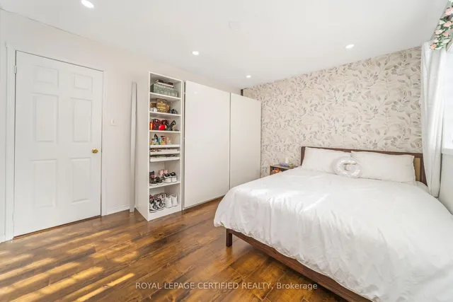 Additional image 32 of 53 Vintage Gate