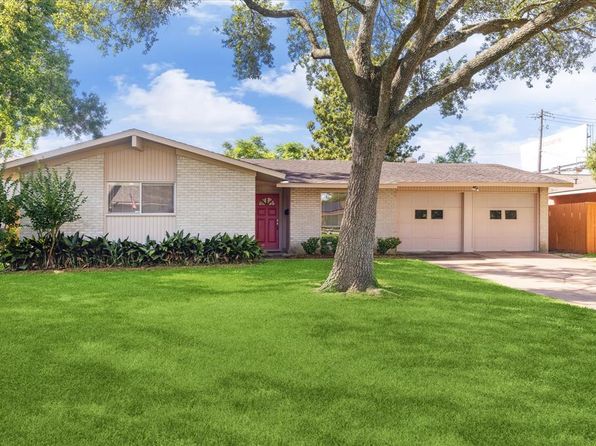 9547 Beverlyhill St, Houston, TX 77063