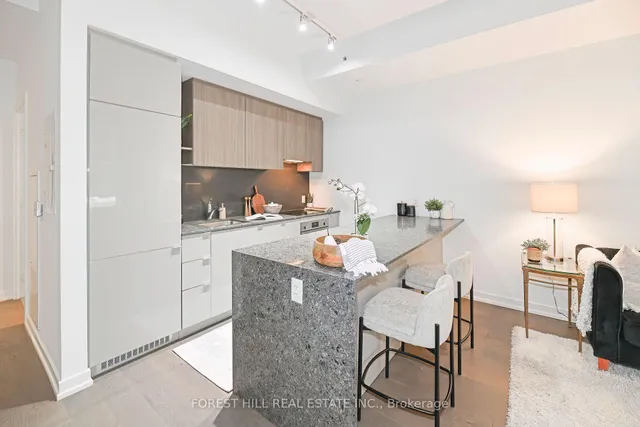Additional image 7 of 161 Roehampton Ave Unit 102