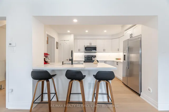 Additional image 11 of 900 Brassard Circ