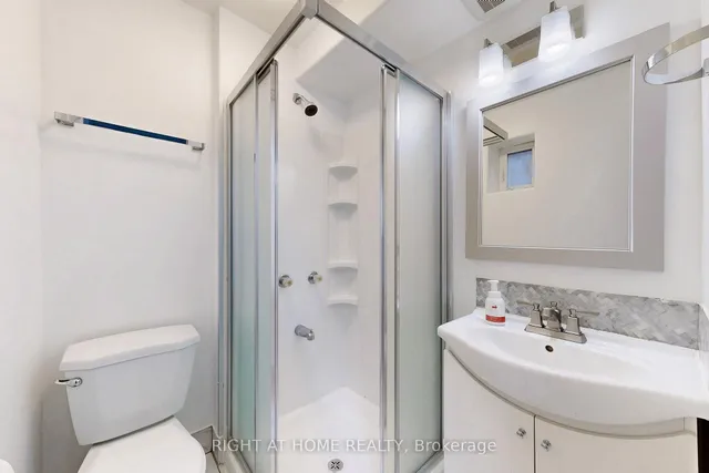 Additional image 32 of 656 Crawford St