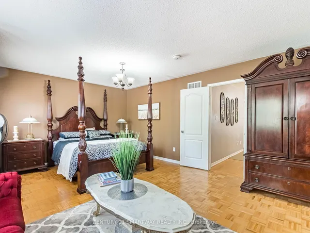 Additional image 19 of 38 Bottlebrush Dr