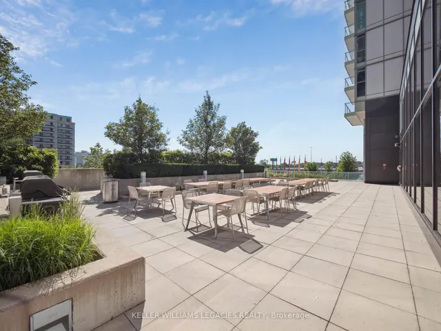 房产图片 22 - 29 Singer Crt 单元 2703