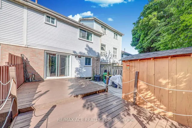 Additional image 40 of 88 Courtleigh Sq