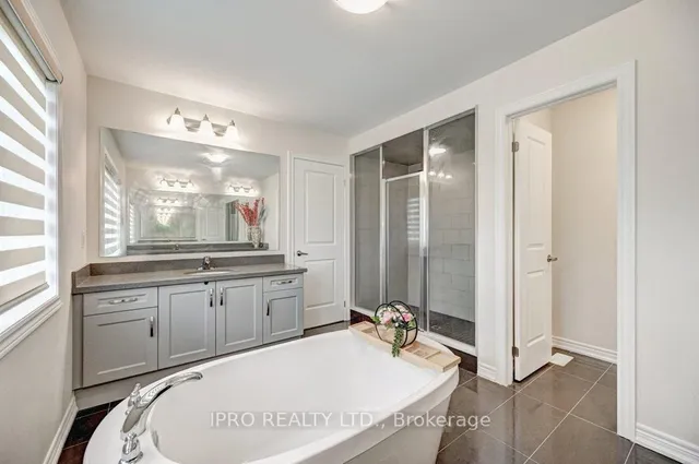 Additional image 31 of 624 Beckview Cres