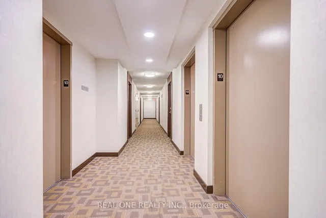 房产图片 8 - 151 Village Green Sq 单元 1008