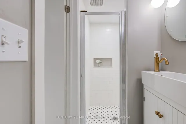 Additional image 32 of 634 Woodbine Ave