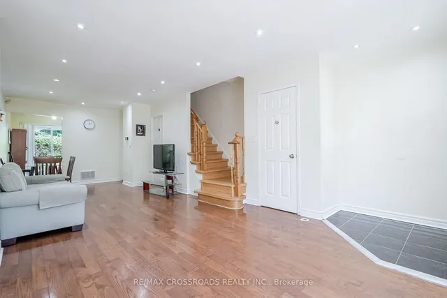 Additional image 6 of 29 Rosebank Dr Unit 206