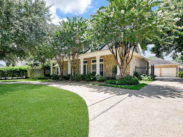 2442 Chimney Rock Rd, Houston, TX 77056