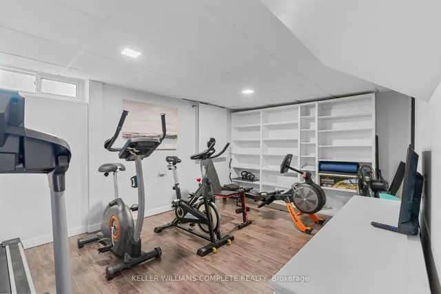 Additional image 35 of 423 QUEEN VICTORIA Dr