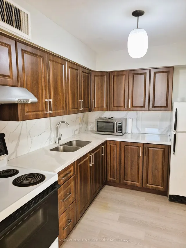 Additional image 16 of 3533 Derry Rd Unit 801