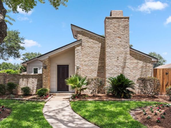 11406 Meadow Lake Dr, Houston, TX 77077