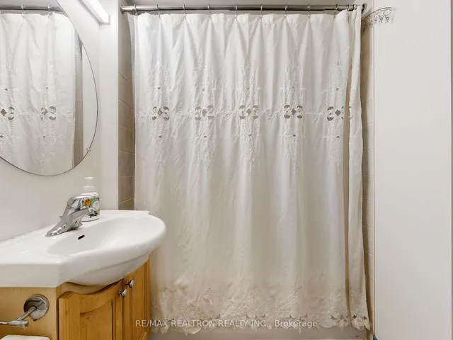 Additional image 11 of 46 Western Battery Rd Unit 826