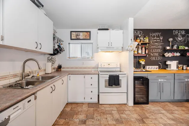 Additional image 15 of 25 Huntingwood Cres