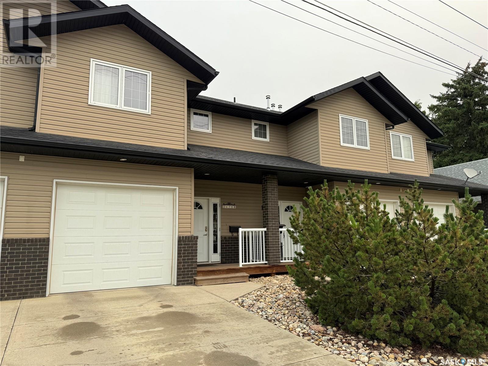 #2 708 MacDonald STREET W|Moose Jaw, Saskatchewan S6H2W2