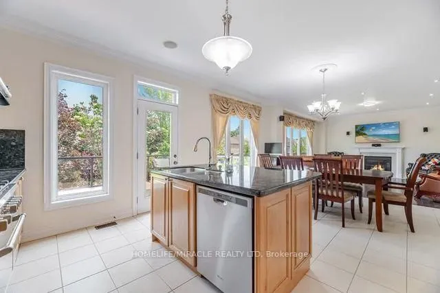 Additional image 14 of 2373 Rideau Dr