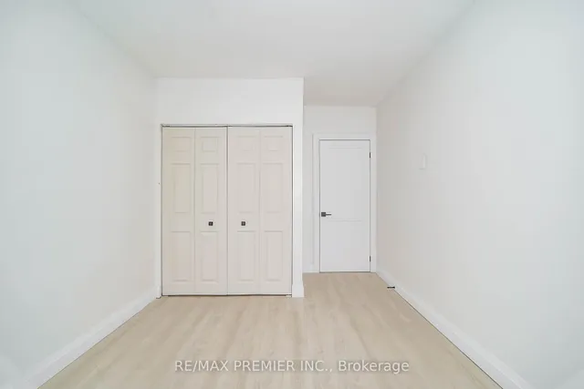 Additional image 41 of 2901 Jane St Unit Unit 106