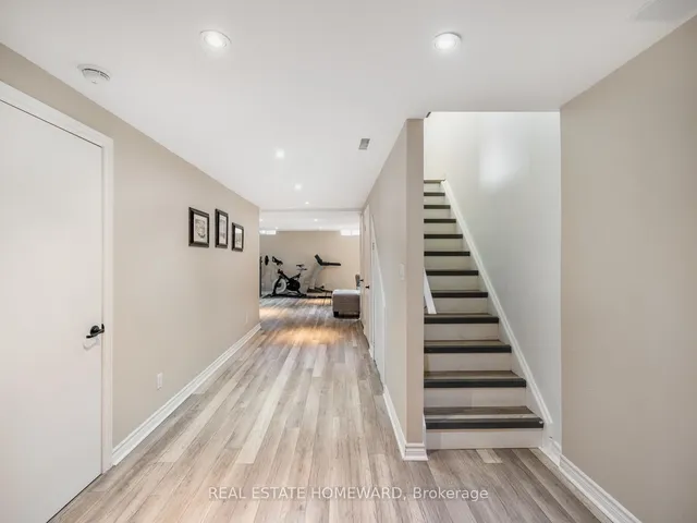 Additional image 21 of 54 Crossovers St