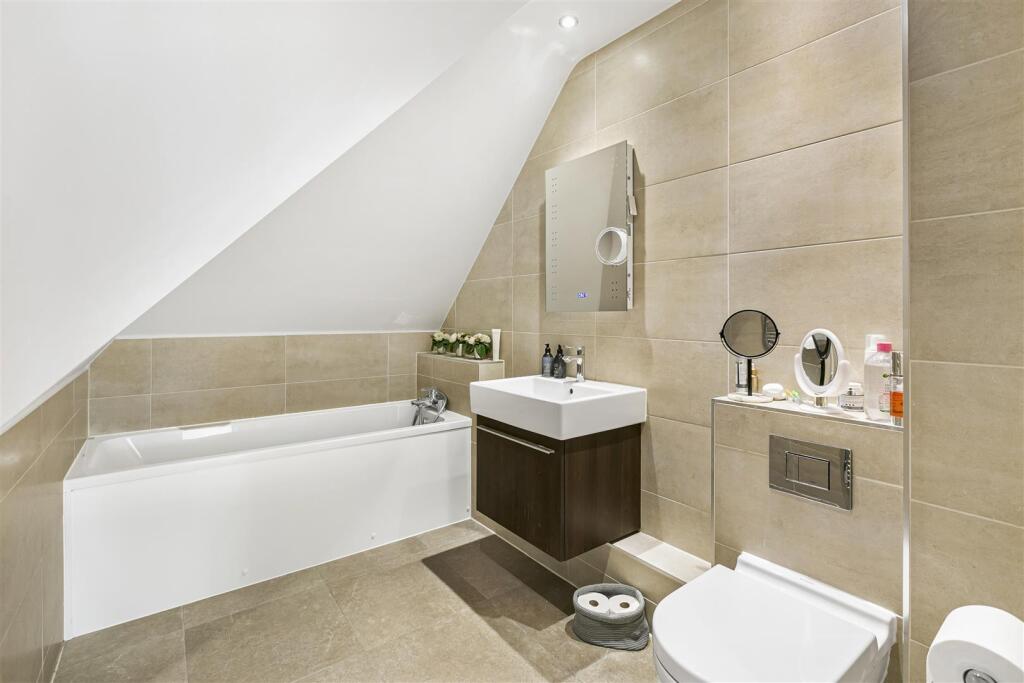 Additional image 20 of Green Close, Brookmans Park, AL9